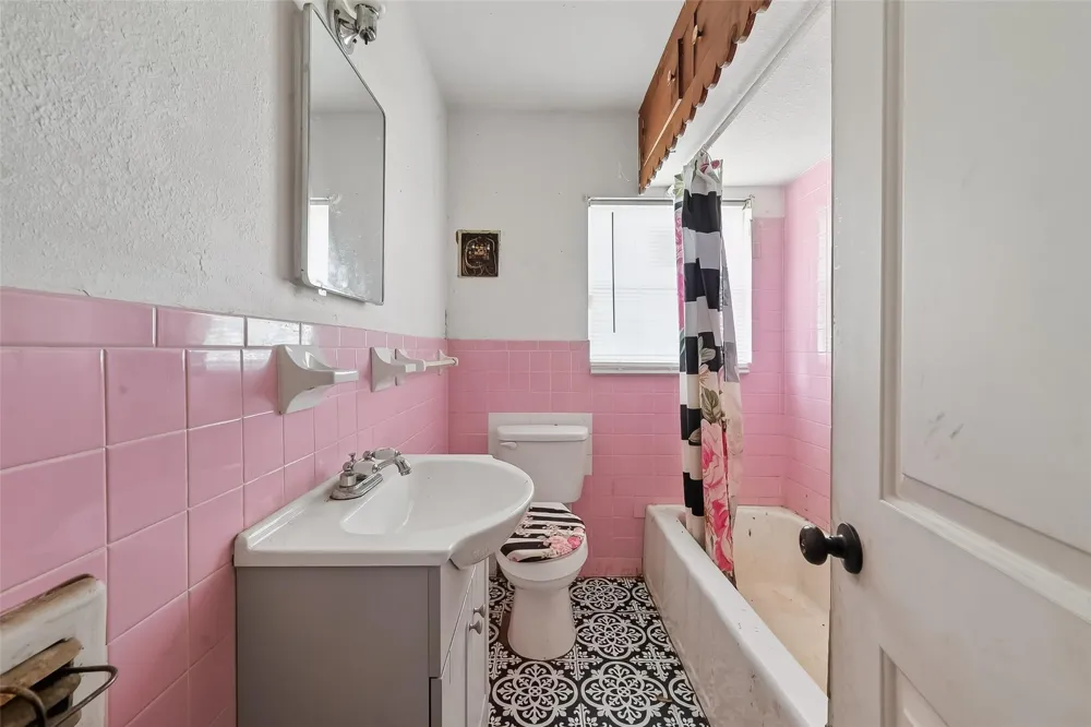 7411 Highway 36 Jones Creek, TX 77541