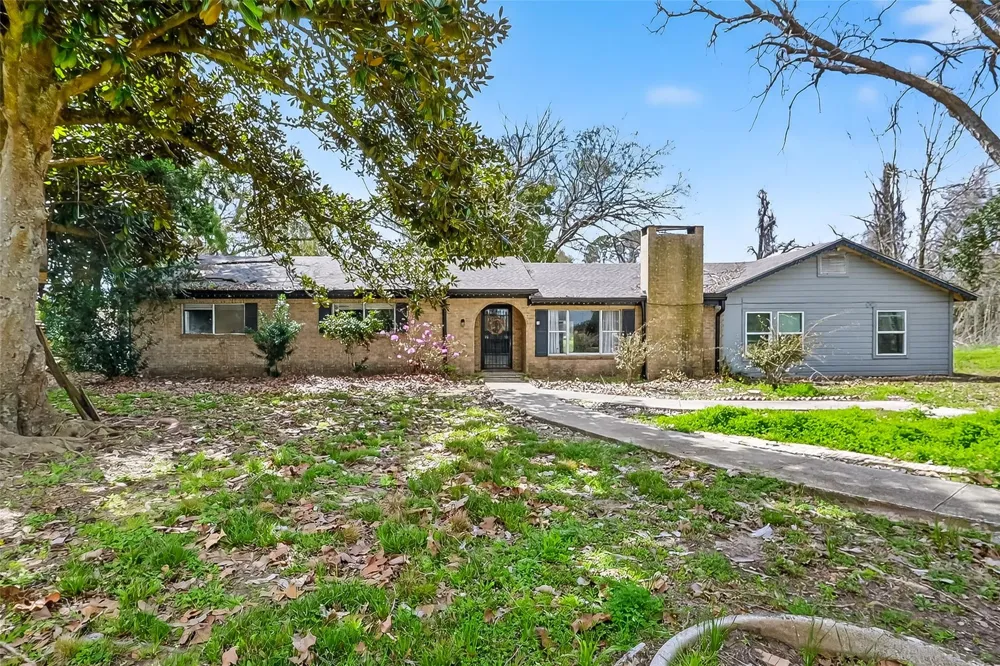 7411 Highway 36 Jones Creek, TX 77541