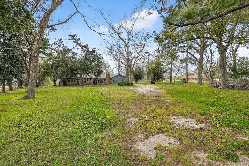 7411 Highway 36 Jones Creek, TX 77541