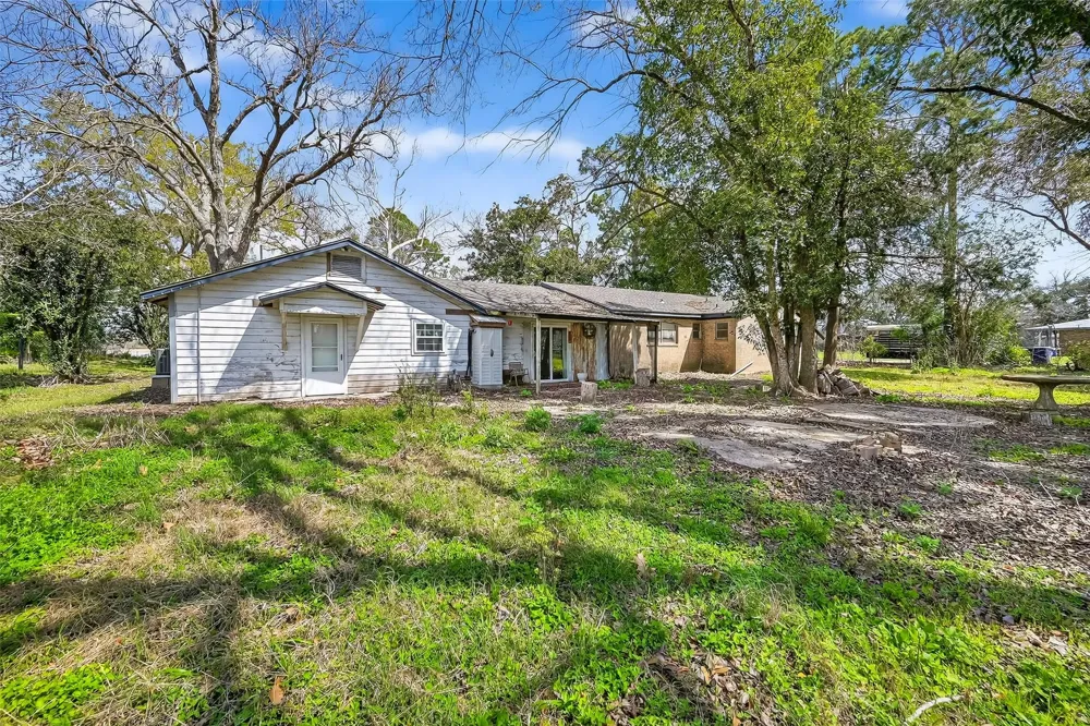 7411 Highway 36 Jones Creek, TX 77541