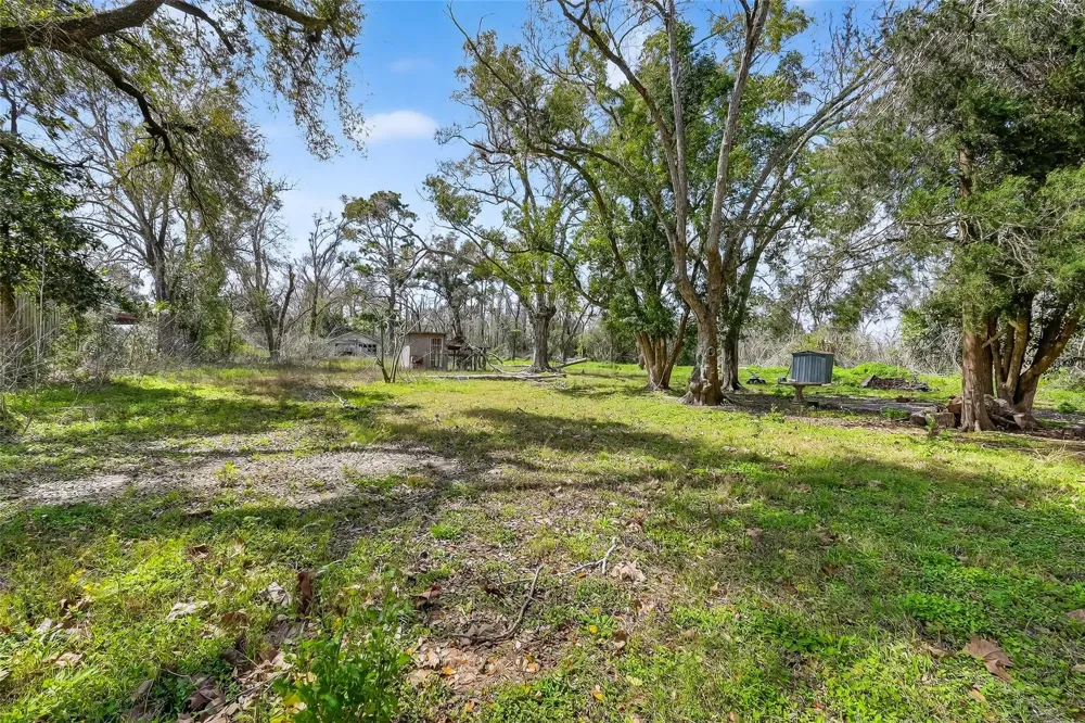 7411 Highway 36 Jones Creek, TX 77541