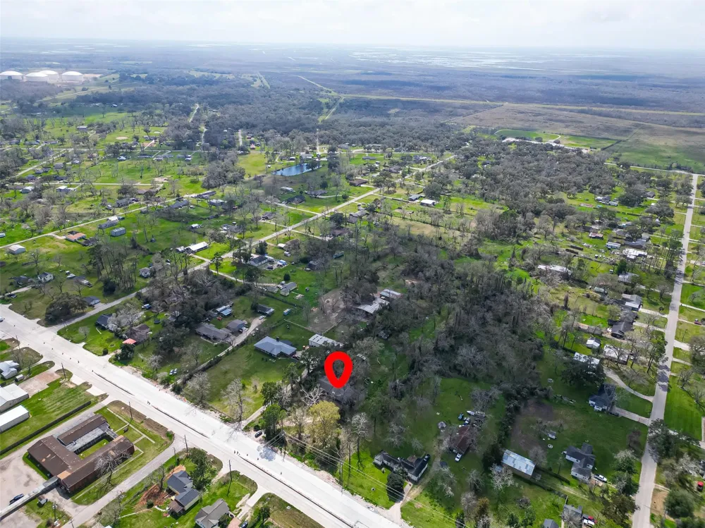 7411 Highway 36 Jones Creek, TX 77541