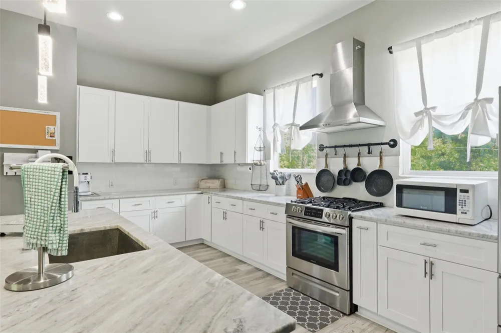 613 Oakdale Street La Porte, TX 77571