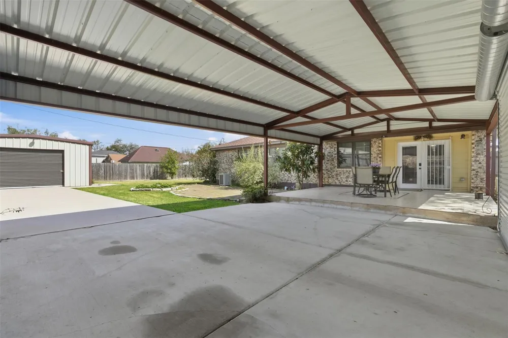 815 Wisconsin Street South Houston, TX 77587