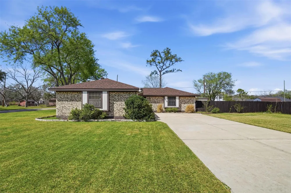 815 Wisconsin Street South Houston, TX 77587