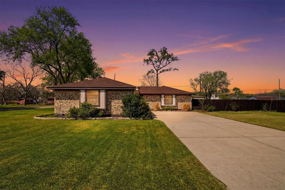 815 Wisconsin Street South Houston, TX 77587