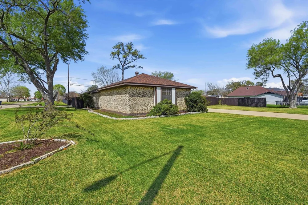 815 Wisconsin Street South Houston, TX 77587