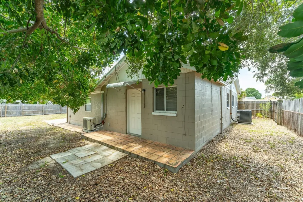 6001 CRESTRIDGE ROAD Tampa, FL 33634