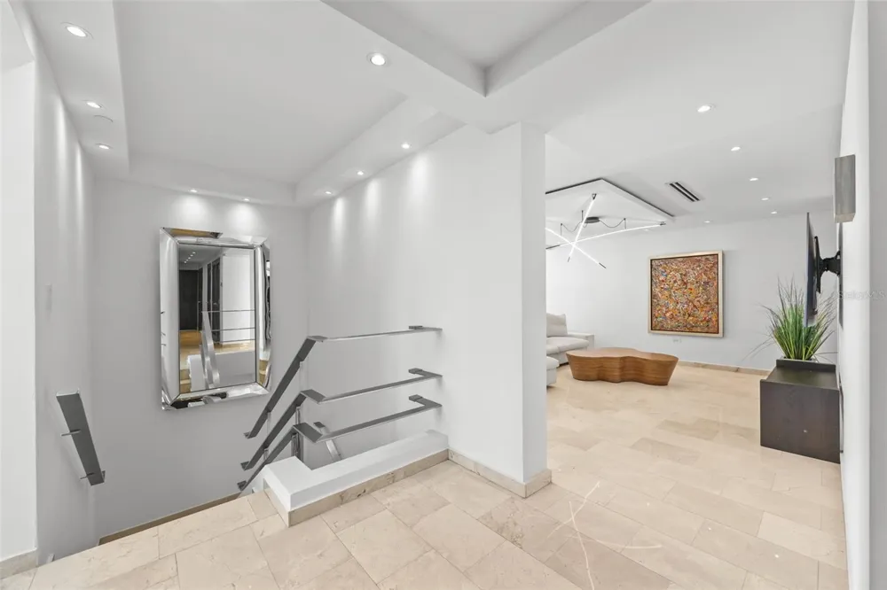 14 RD 833, LA CIMA #PH 1901 Guaynabo, PR 00969