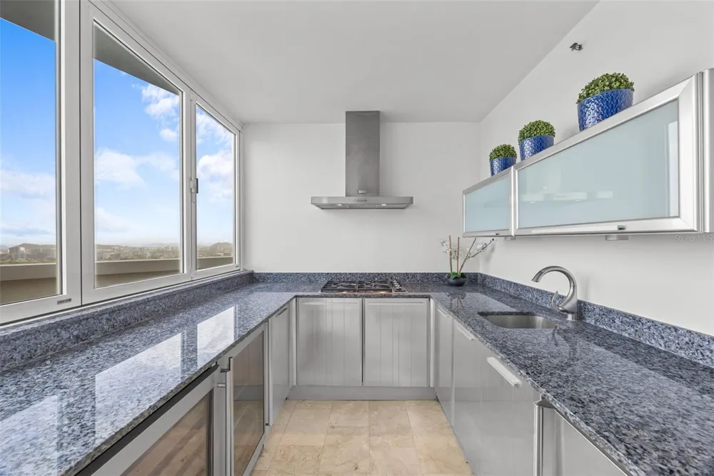 14 RD 833, LA CIMA #PH 1901 Guaynabo, PR 00969