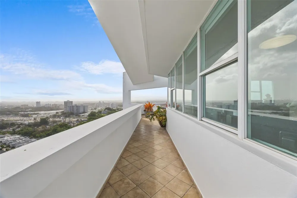 14 RD 833, LA CIMA #PH 1901 Guaynabo, PR 00969