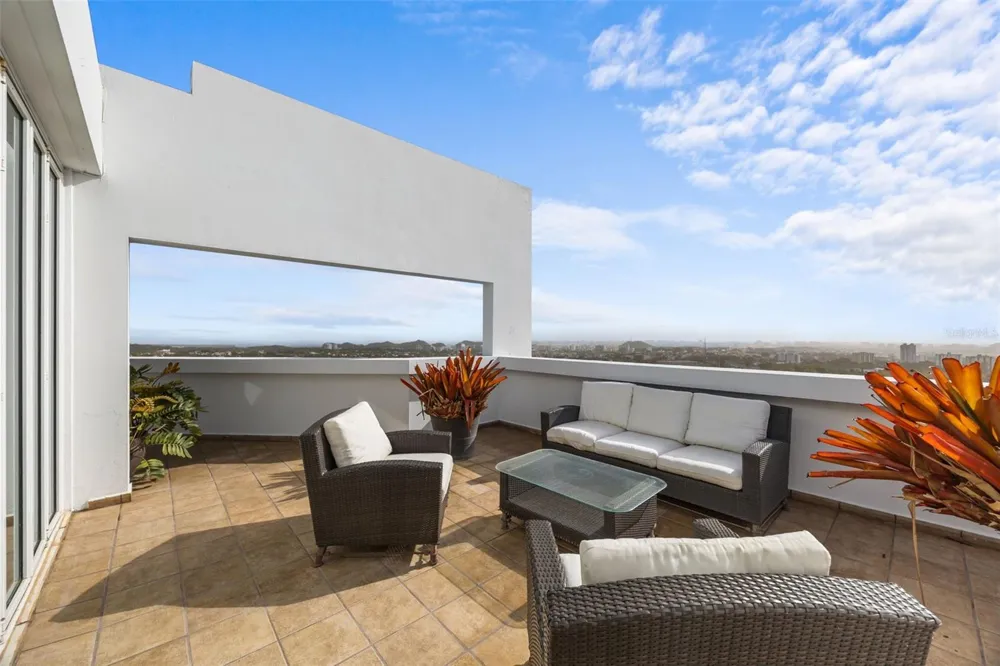 14 RD 833, LA CIMA #PH 1901 Guaynabo, PR 00969