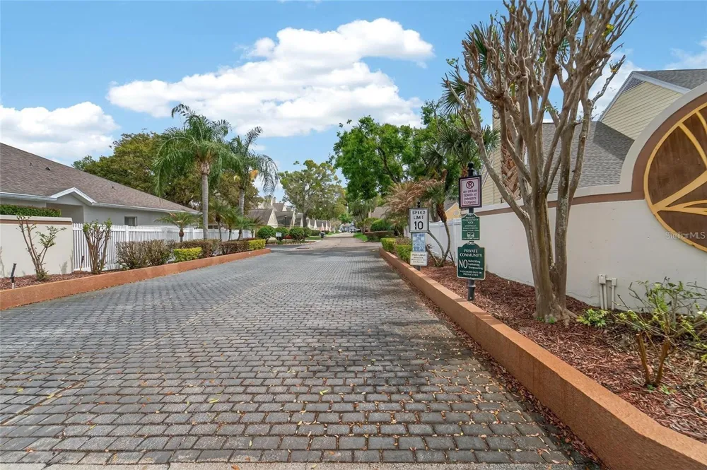 3612 PINE KNOT DRIVE Valrico, FL 33596