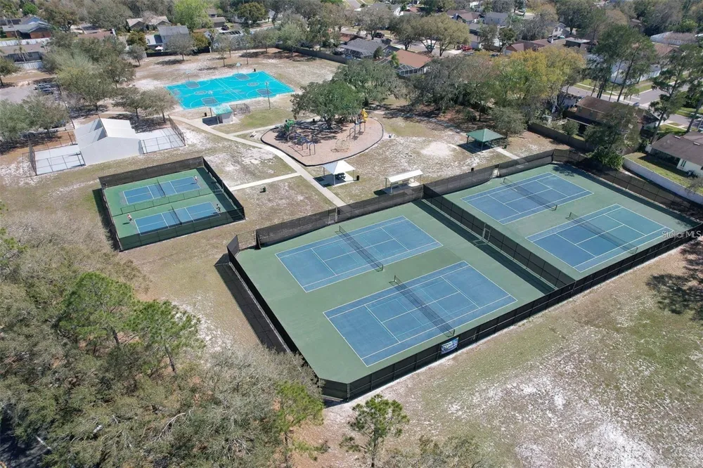3612 PINE KNOT DRIVE Valrico, FL 33596