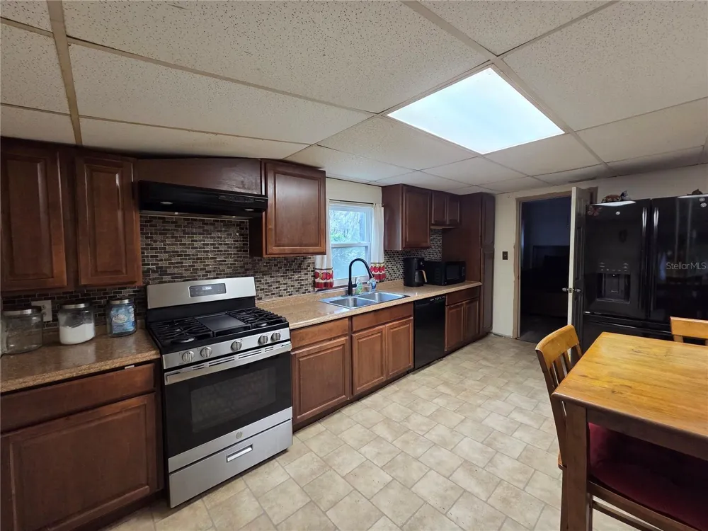 124 E F ST Frostproof, FL 33843