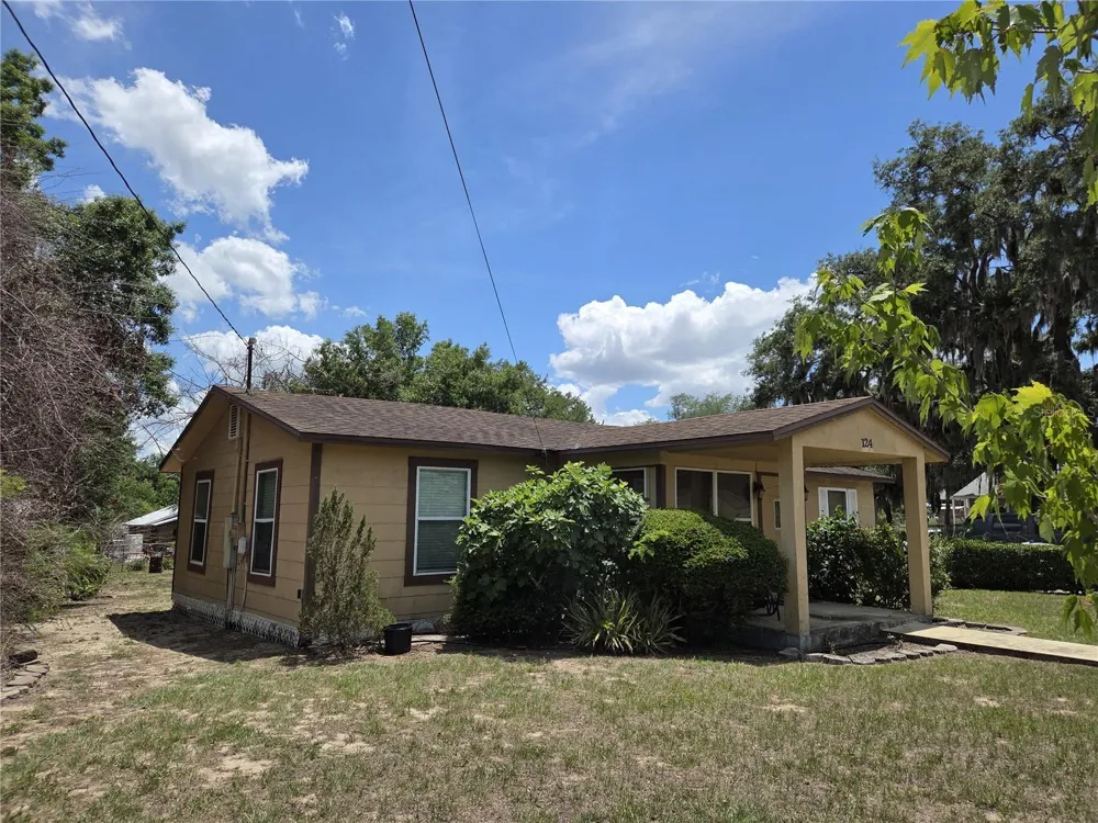 124 E F ST Frostproof, FL 33843