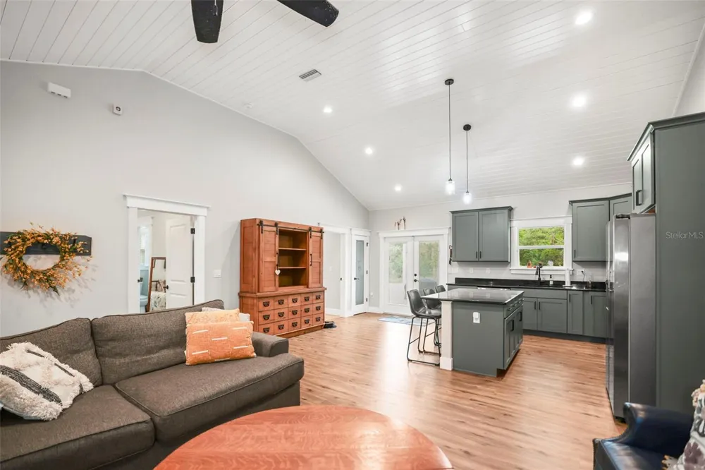 7218 SOUTHEAST AVENUE Webster, FL 33597