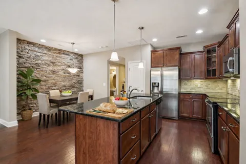 419 Waterbrook Dr