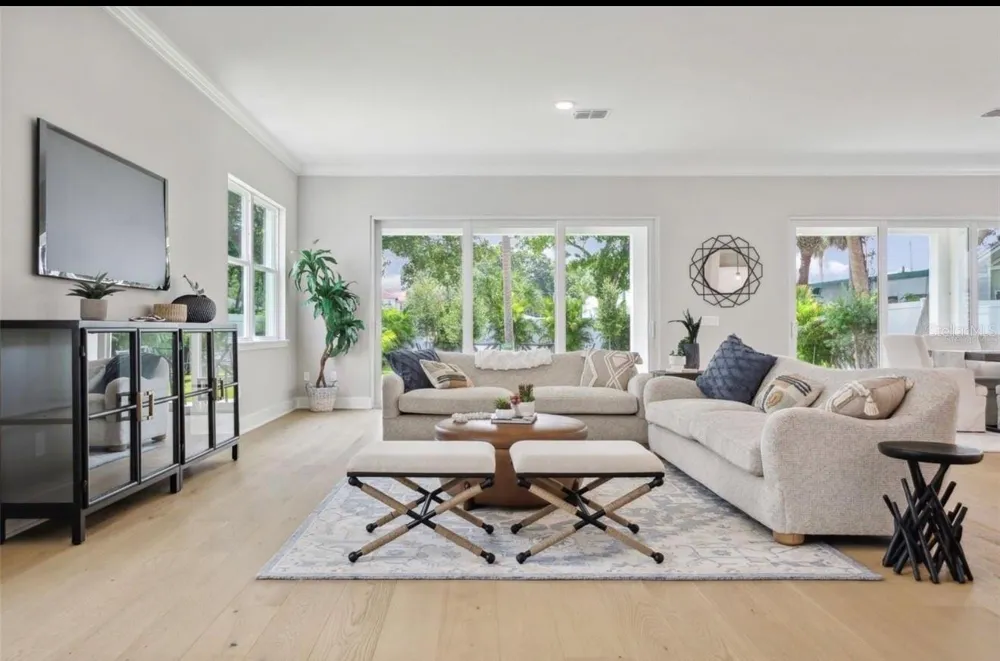 6705 S HIMES AVENUE Tampa, FL 33611