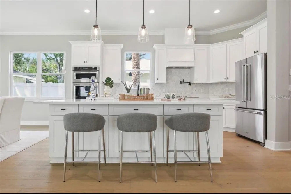 6705 S HIMES AVENUE Tampa, FL 33611