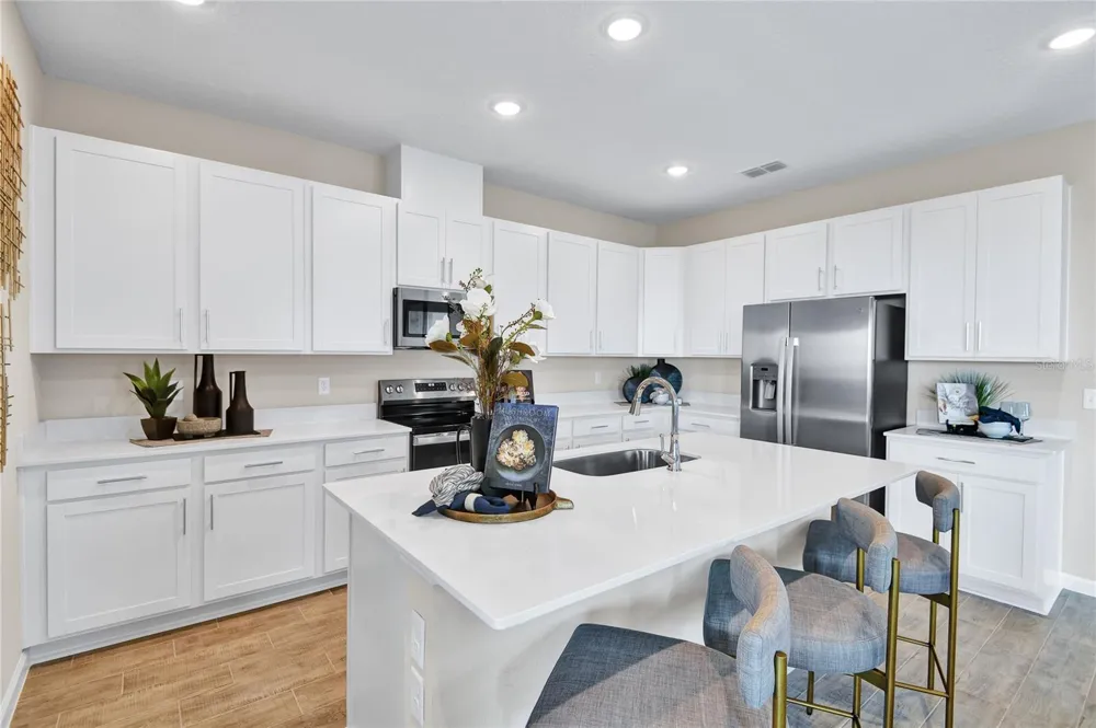 180 BLUE STAR COURT Tavares, FL 32778