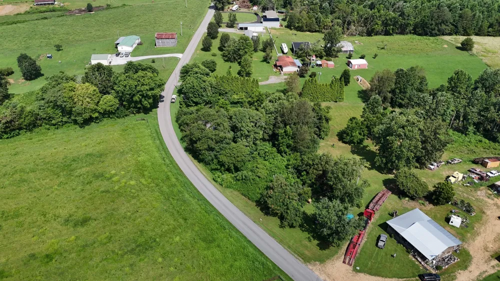 384 Underwood Rd Lafayette, TN 37083