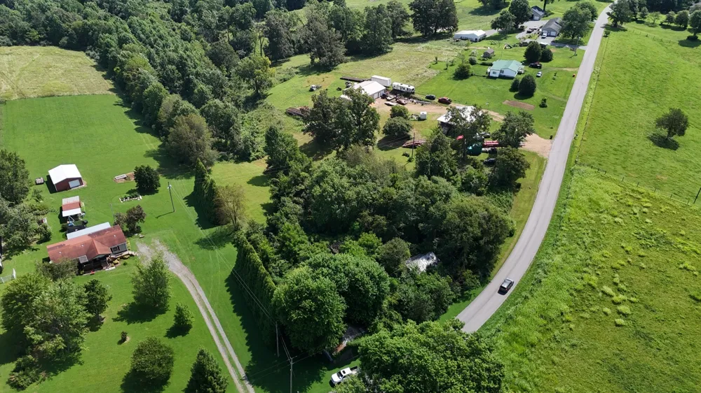 384 Underwood Rd Lafayette, TN 37083