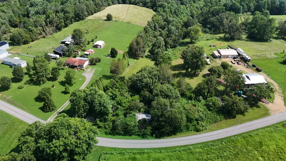 384 Underwood Rd Lafayette, TN 37083