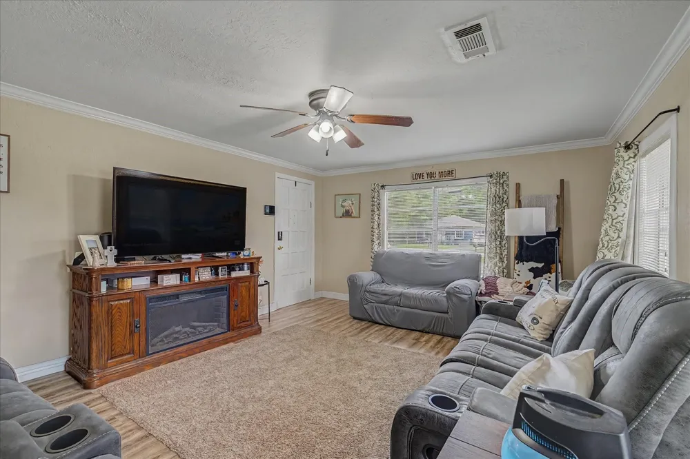 1215 Orange Street Vidor, TX 77662