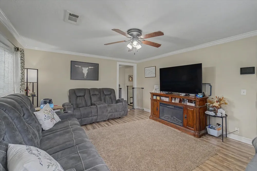 1215 Orange Street Vidor, TX 77662