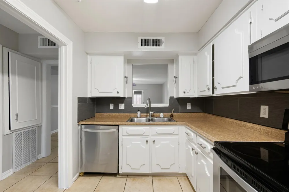 5204 Arboles Drive #L Houston, TX 77035