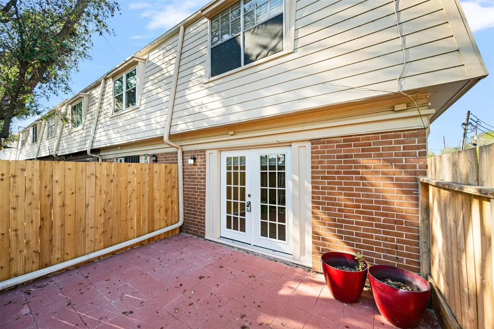 5204 Arboles Drive #L Houston, TX 77035
