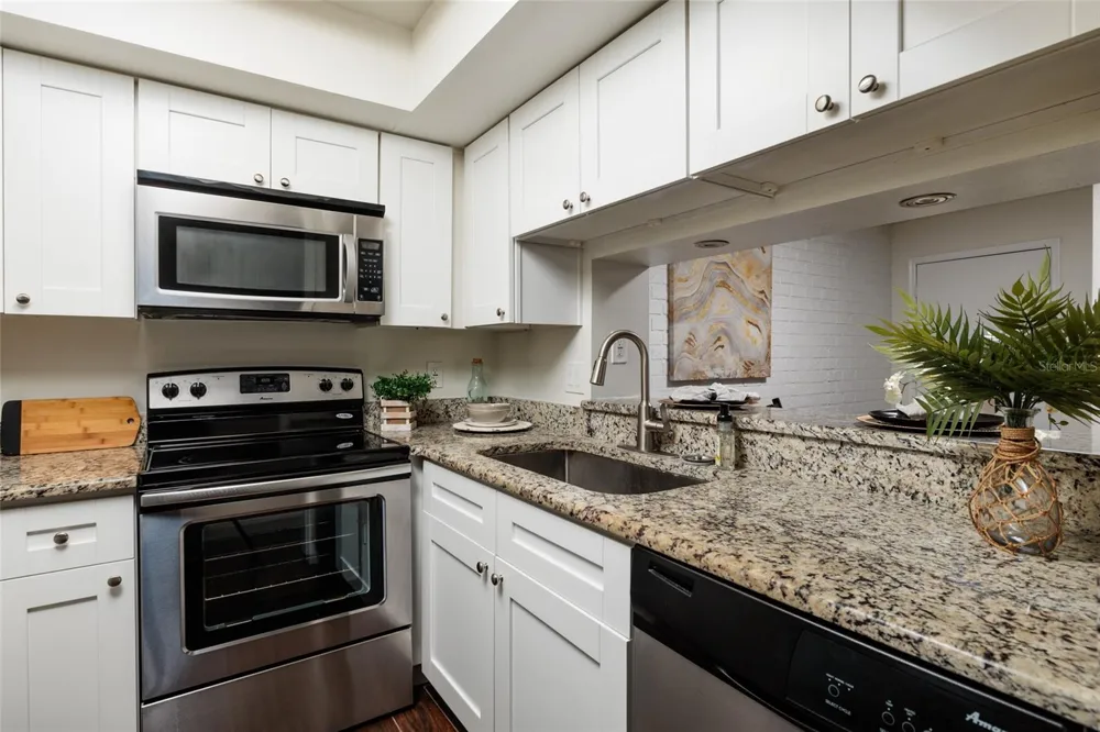 4405 W FAIR OAKS AVENUE #21 Tampa, FL 33611