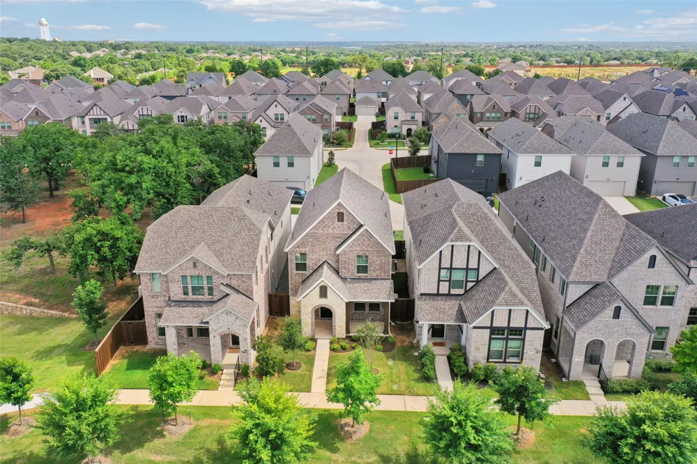2669 Kings Canyon Mews Corinth, TX 76210