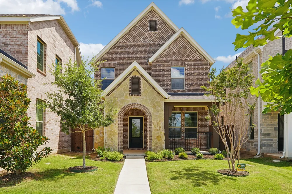 2669 Kings Canyon Mews Corinth, TX 76210