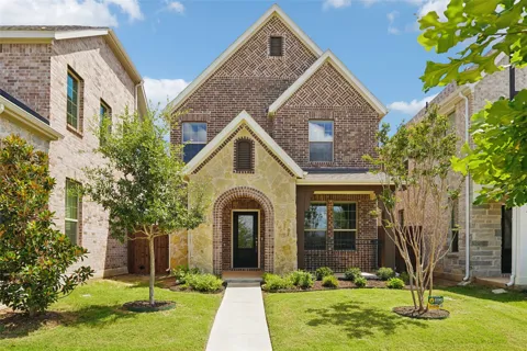 2669 Kings Canyon Mews