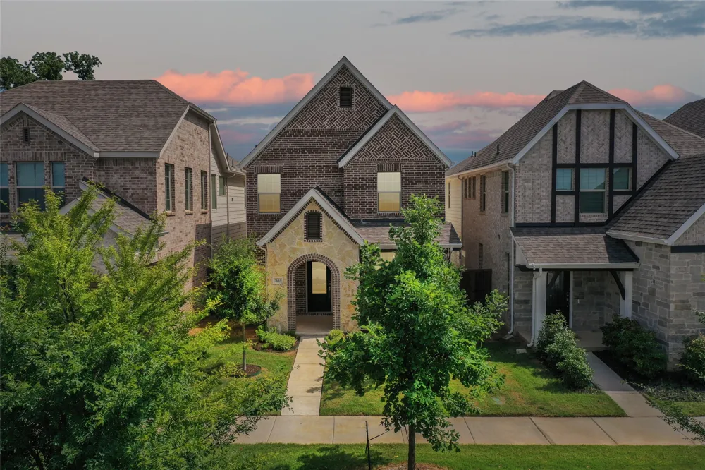2669 Kings Canyon Mews Corinth, TX 76210