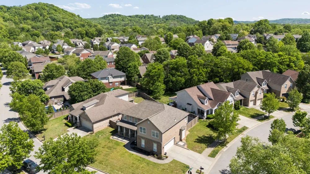 7476 Riverland Dr Nashville, TN 37221