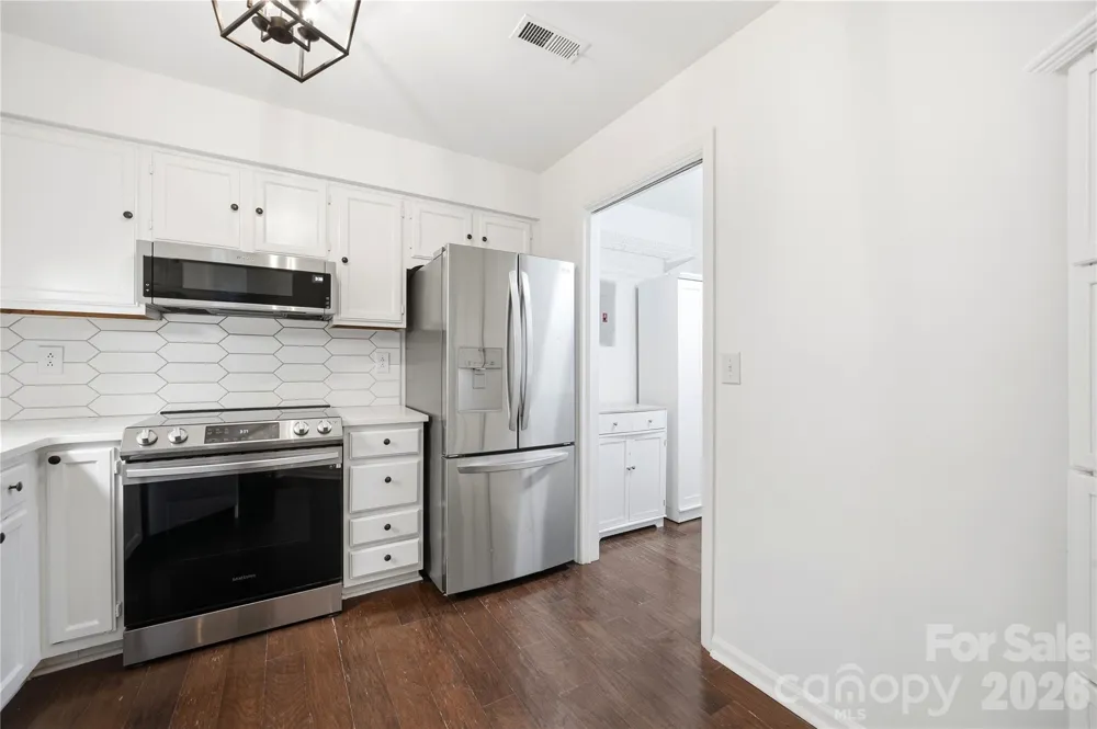 6150 Gray Gate Lane #i Charlotte, NC 28210