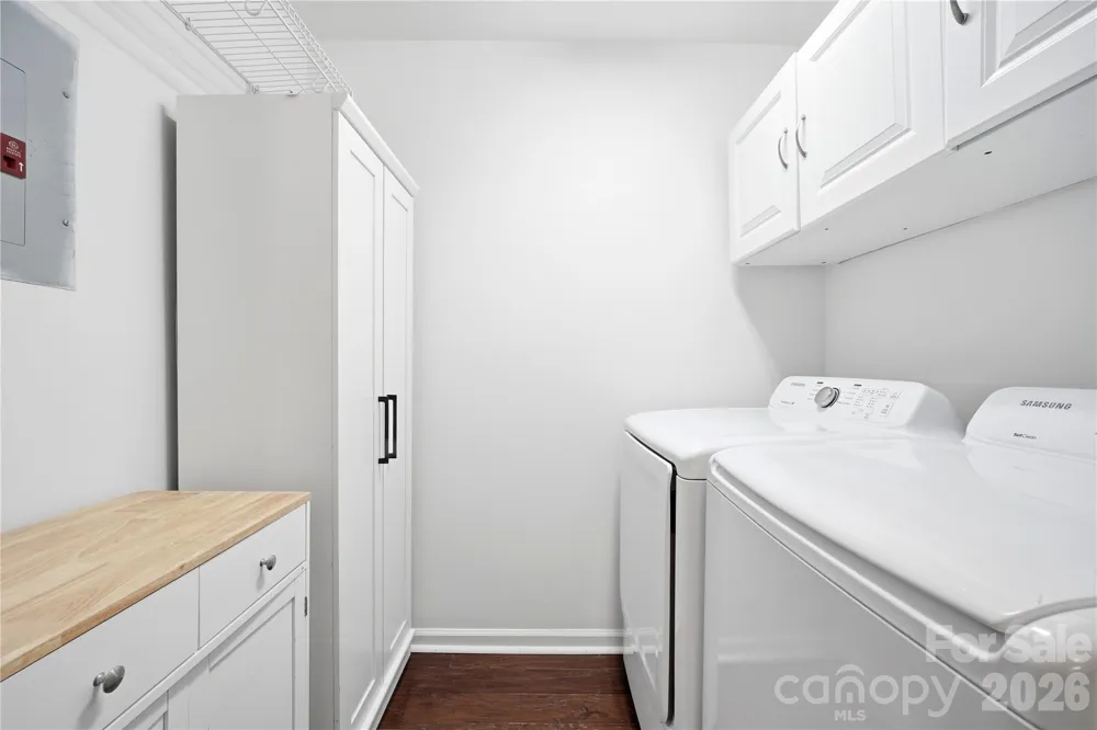 6150 Gray Gate Lane #i Charlotte, NC 28210