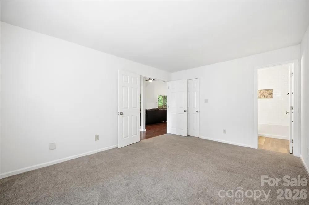 6150 Gray Gate Lane #i Charlotte, NC 28210