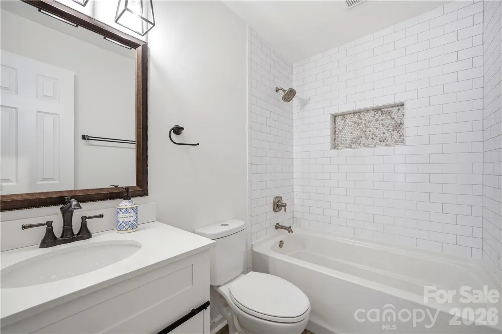 6150 Gray Gate Lane #i Charlotte, NC 28210
