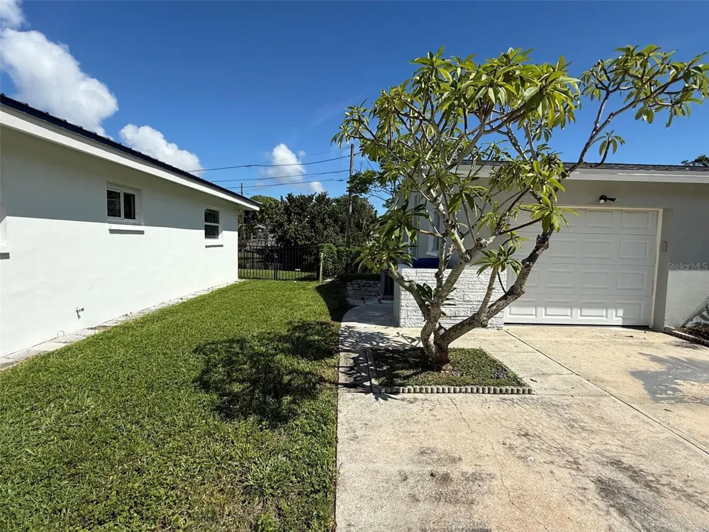 307 87TH AVENUE NE St Petersburg, FL 33702