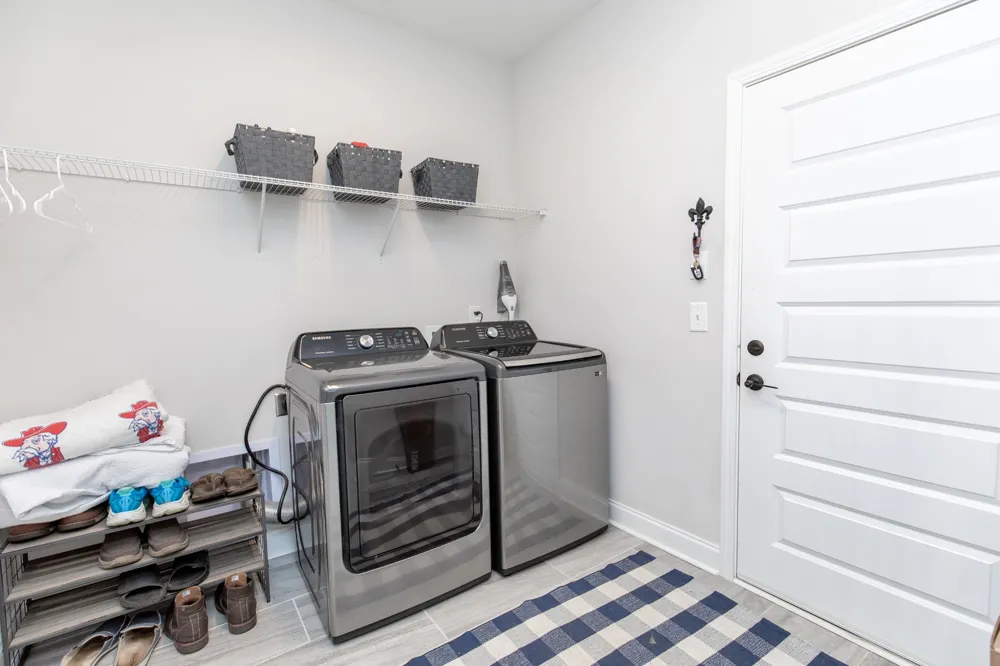 886 Cherry Grove Dr Hendersonville, TN 37075