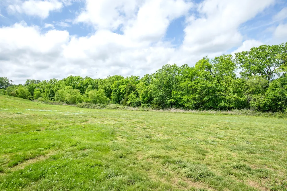 886 Cherry Grove Dr Hendersonville, TN 37075