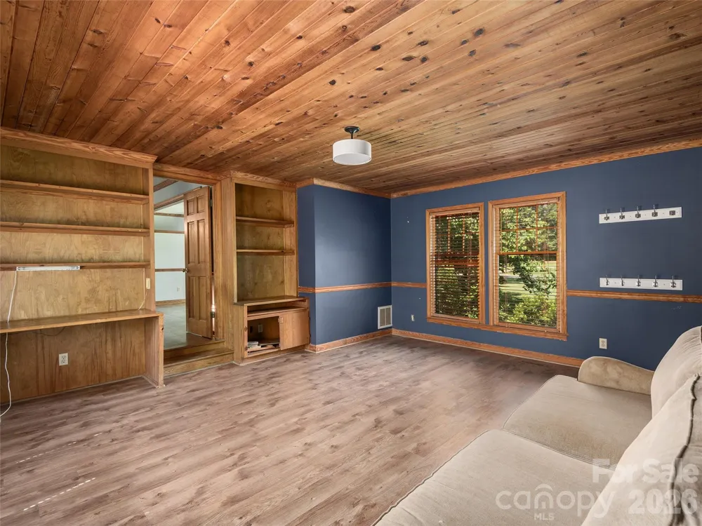 3 Carolewood Drive Horse Shoe, NC 28742