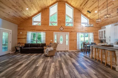 4239 Shady Oak Ln