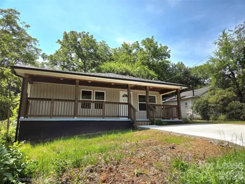 219 Green Drive SW