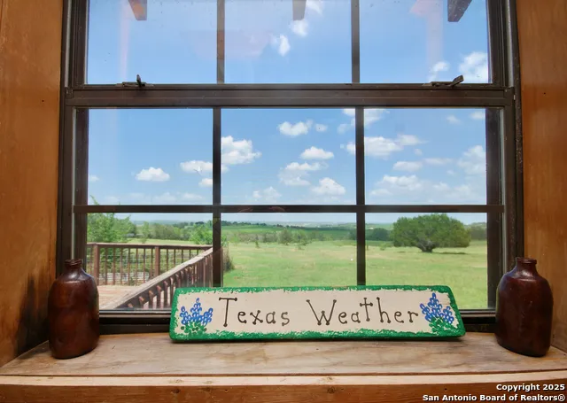 2725 Old Lehmann Seguin, TX 78155