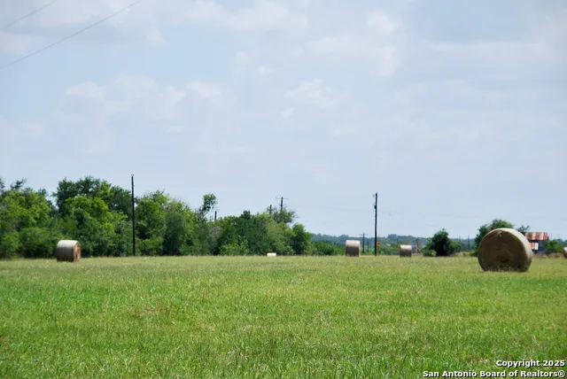 2725 Old Lehmann Seguin, TX 78155